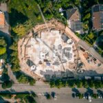 C+S ARCHITECTS, INSTALLATI I "LEGO" NEL CANTIERE DELLA SCUOLA RICICLABILE