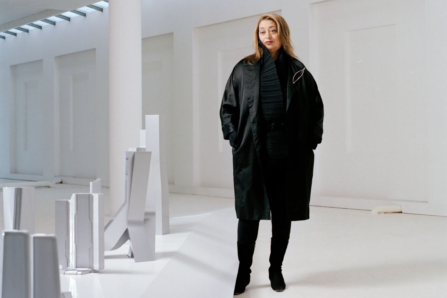 Zaha Hadid biografia, stile e opere dell’architetta che ha ridisegnato il futuro