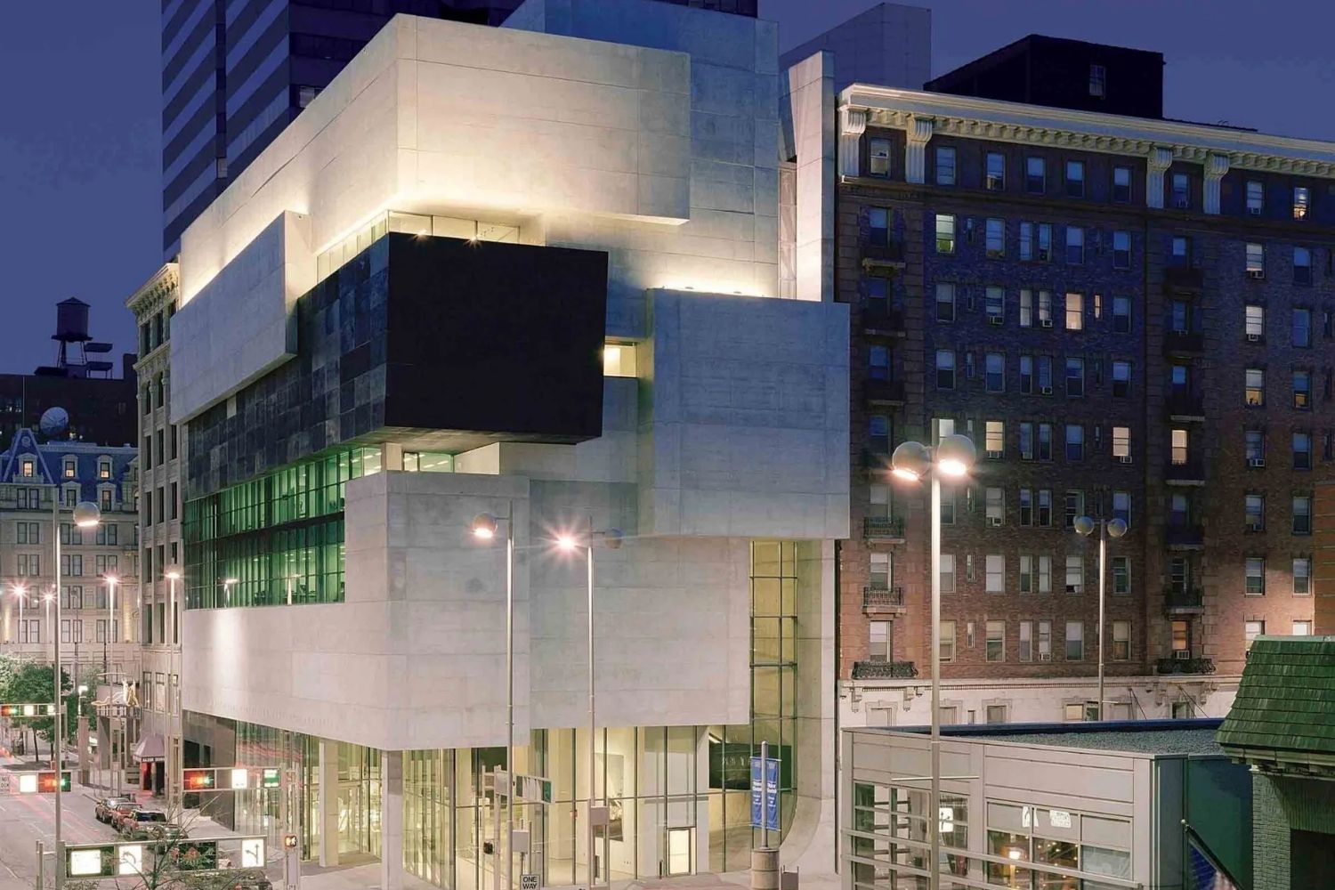 rosenthal-center-zaha-hadid-cincinnati.webp