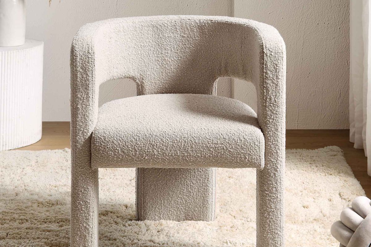 Bouclé Chair di Pierre Jeanneret
