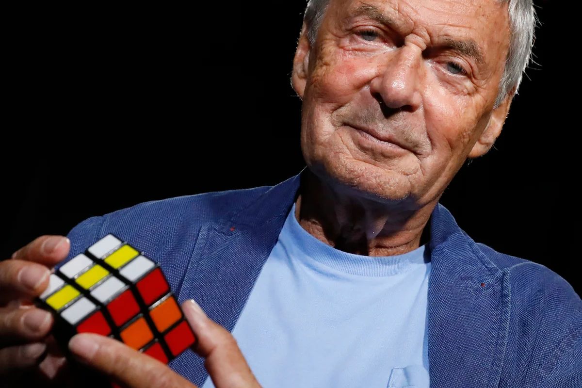Chi è Ernő Rubik il designer inventore del cubo