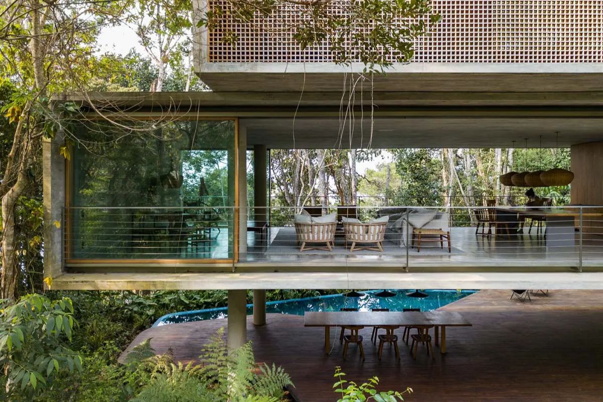 La casa tra la foresta e il mare firmata Marcio Kogan