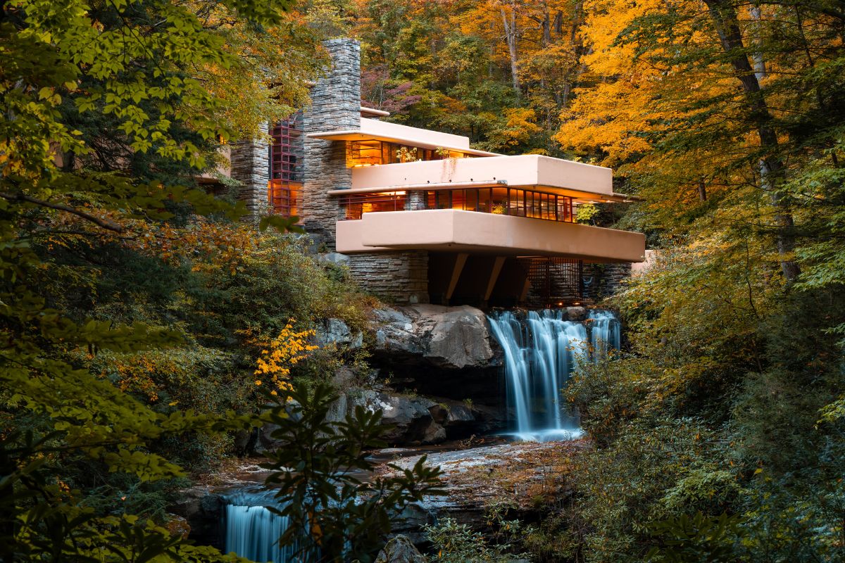 case iconiche del novcento - Fallingwater (Casa sulla Cascata) – Frank Lloyd Wright, 1939