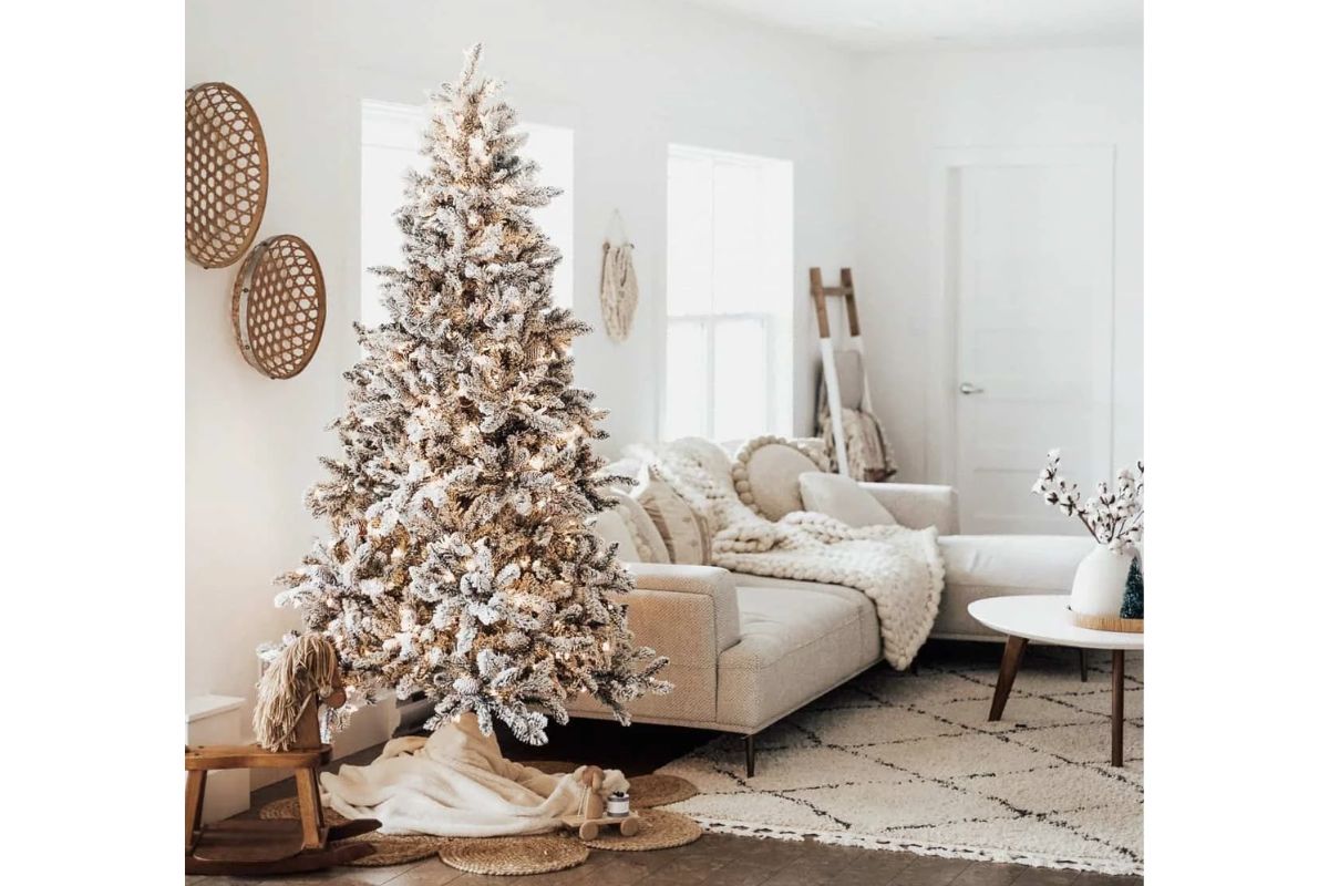 Tendenze Natale 2025 minimal bianco