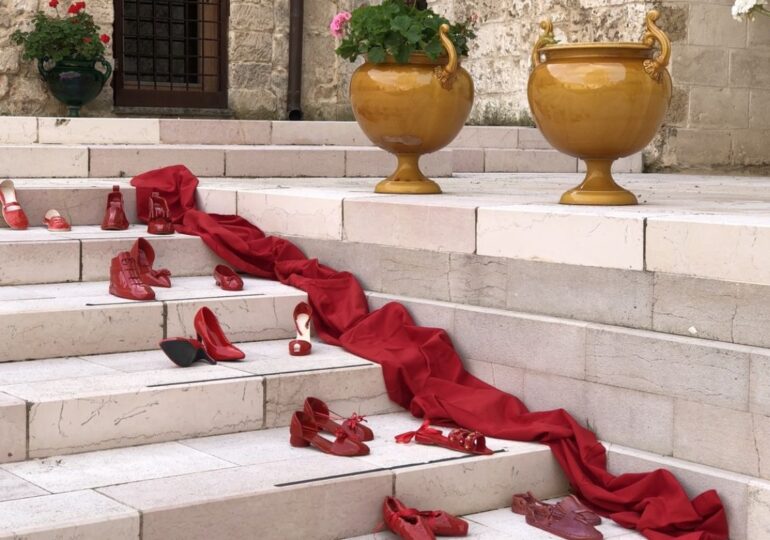 Violenza contro le donne: l’Italia dell’arte che reagisce. Mostre, gesti e città che parlano il 25 novembre