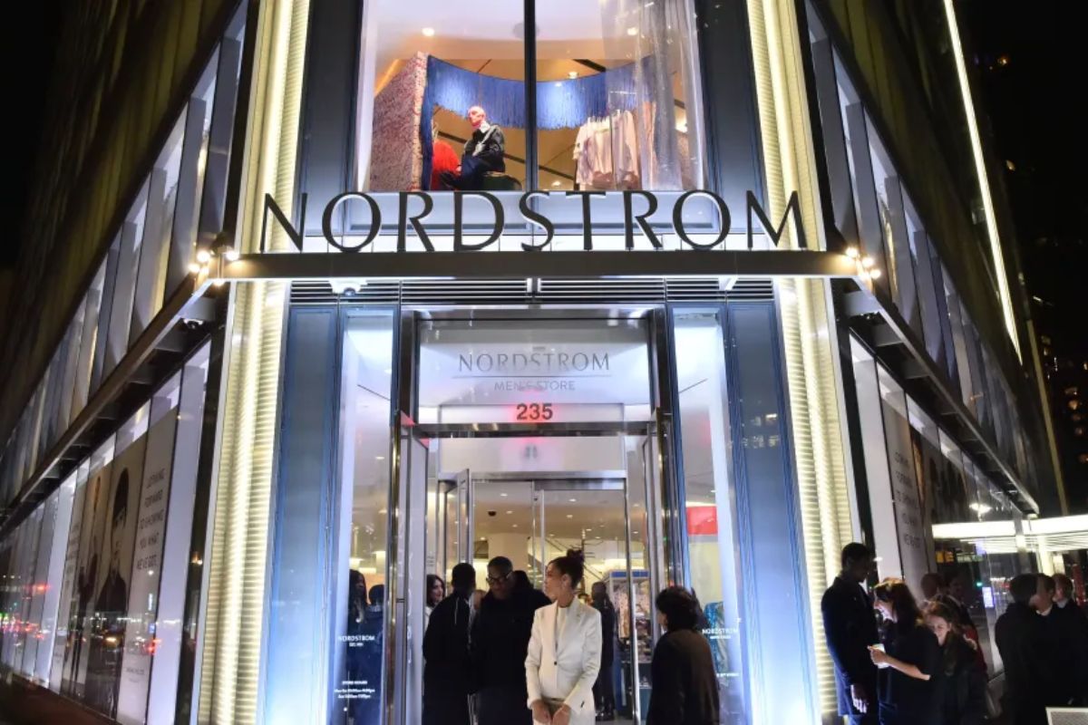 Nordstrom & Saks Fifth Avenue (USA)