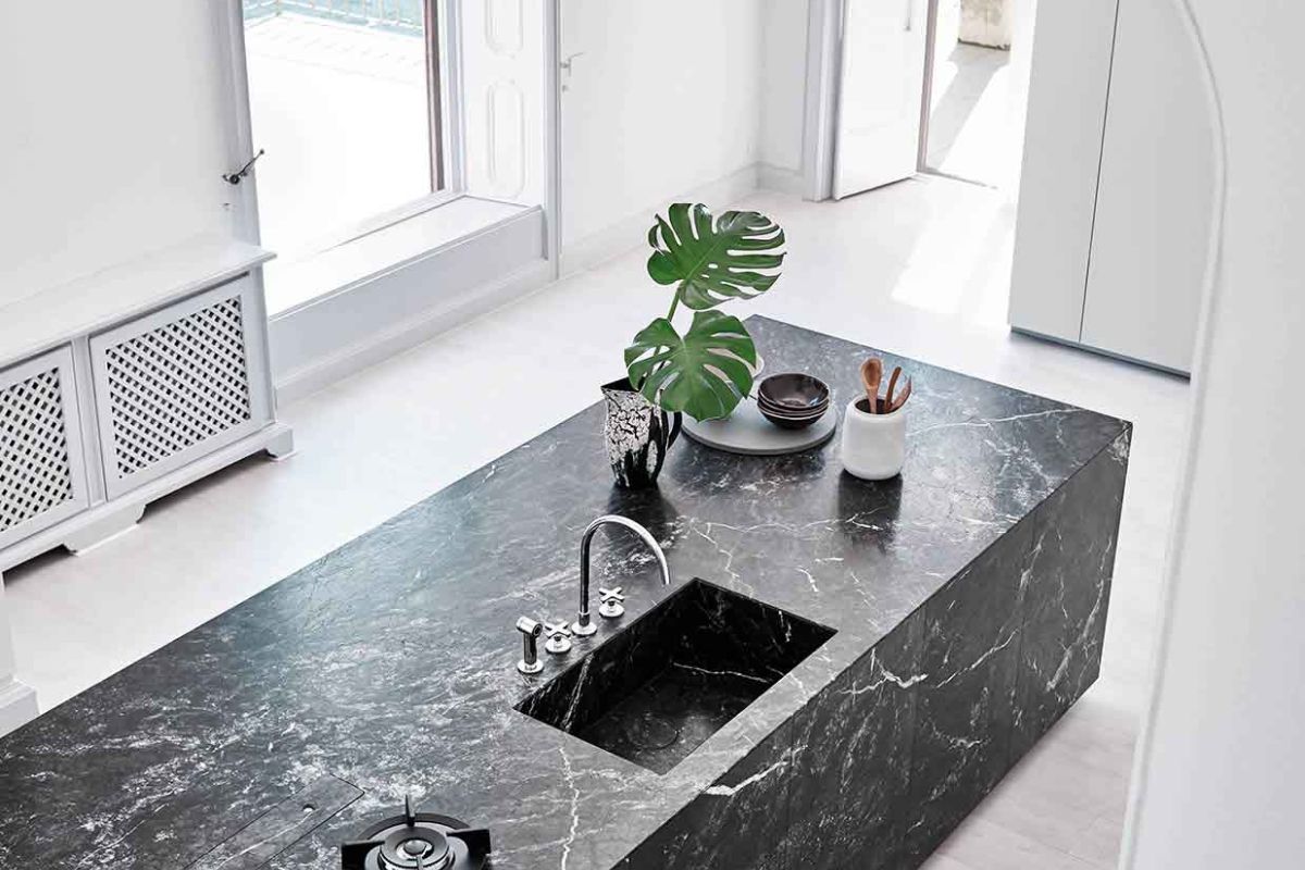 Materiali e finiture di una cucina di lusso contemporanea