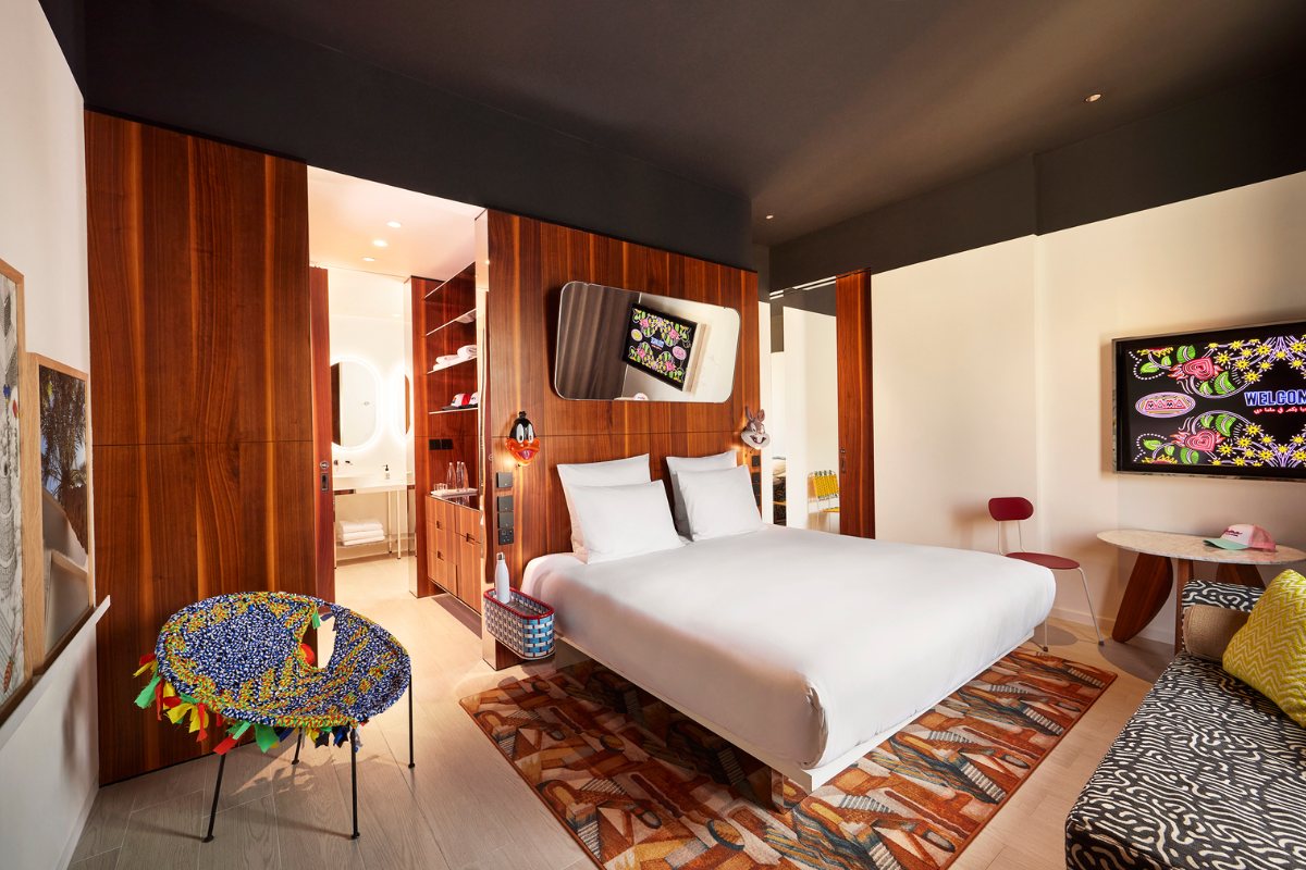 camera mama shelter colori vivaci