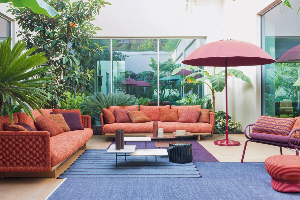 Divani da esterno Paola Lenti tra colore e ricerca materica