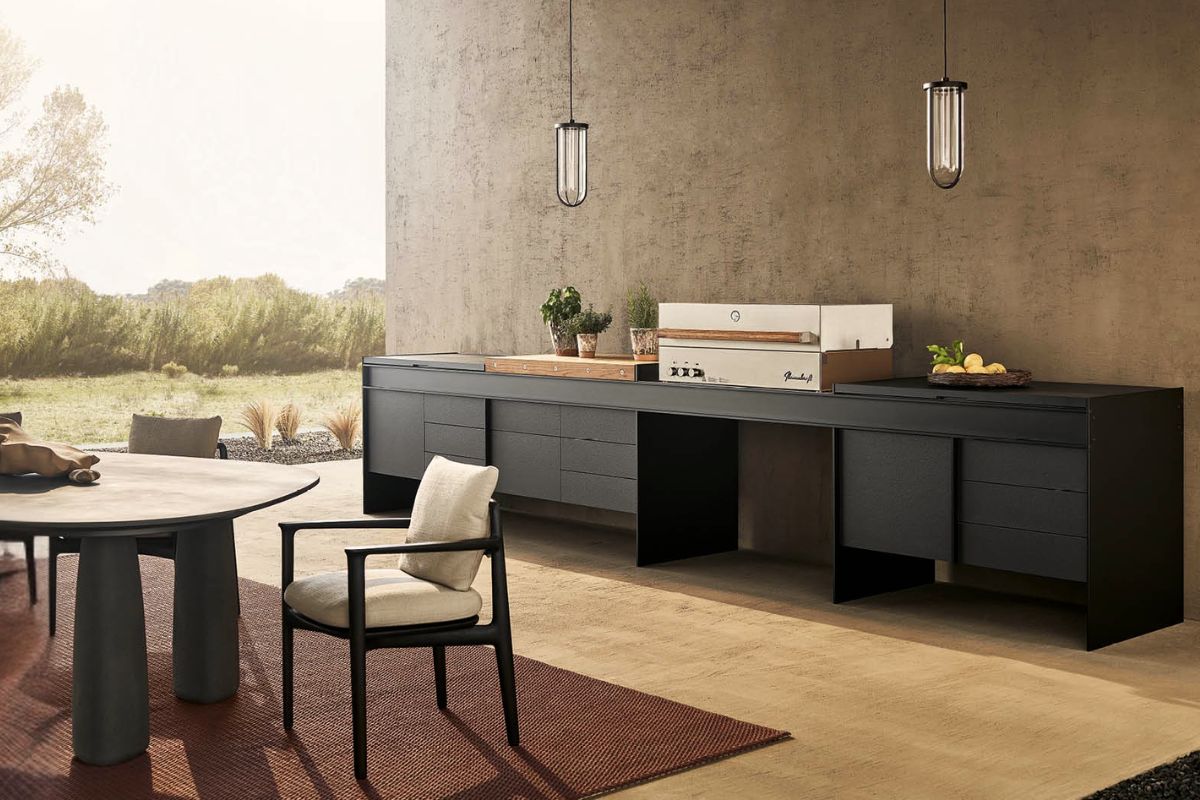 Poliform cucina outdoor di design con barbecue e lavello