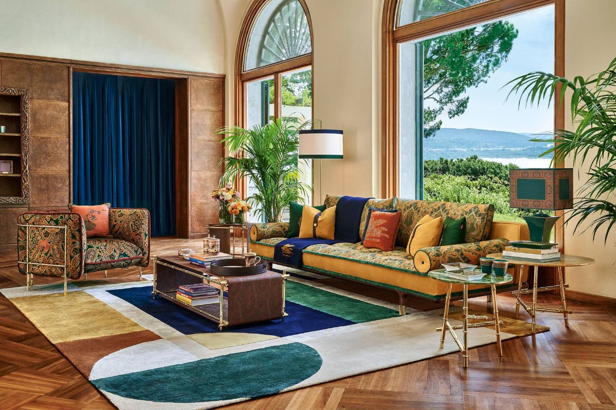 Etro da maison tessile del 1968 a interior colto, ornamentale e sempre più progettuale