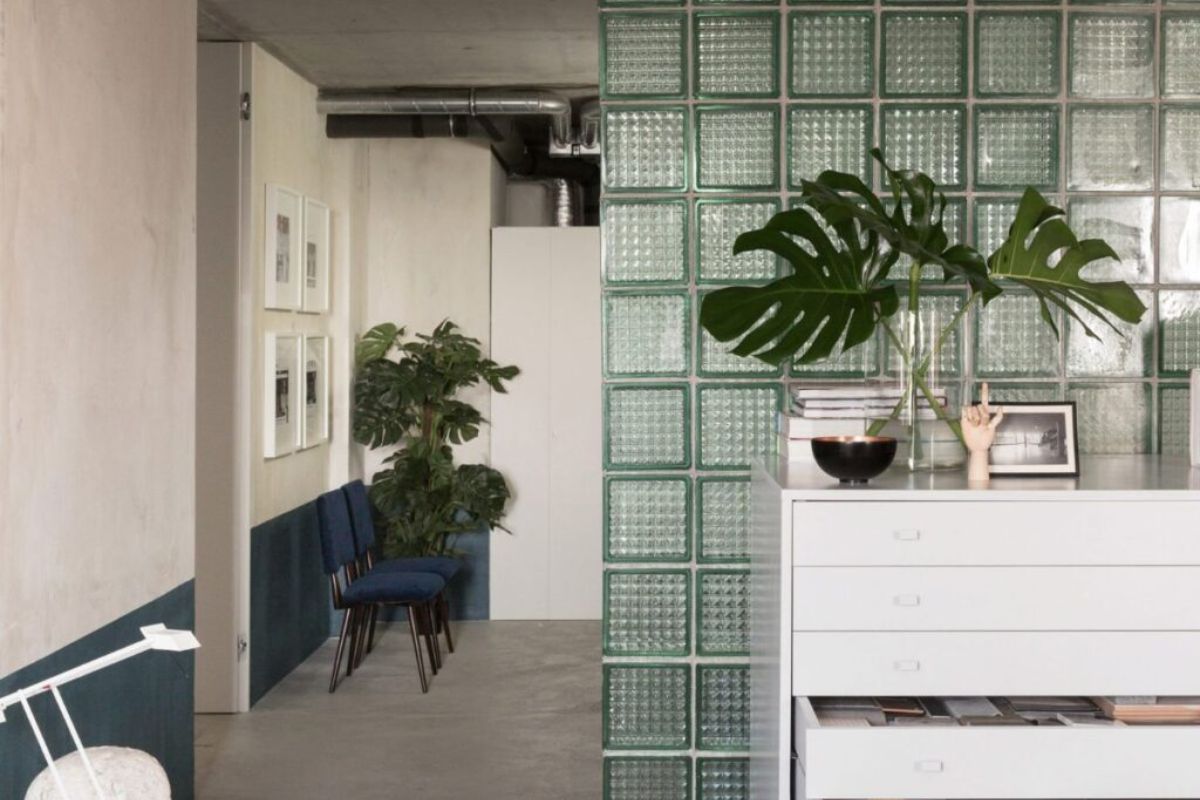 Glass block wall in contemporary interiors