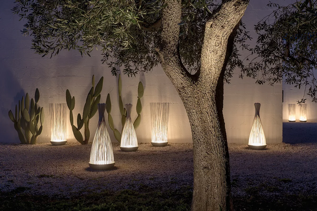 Lampade decorative da giardino che creano atmosfera accoglient