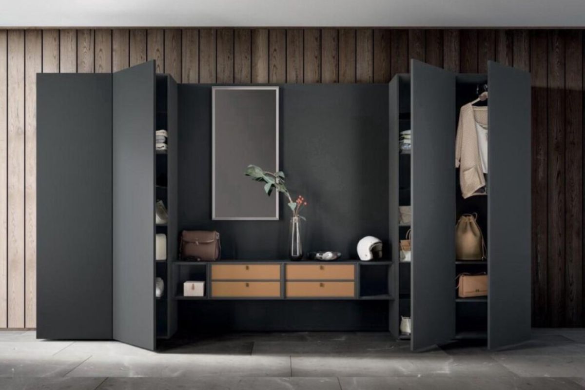 Entryway solutions with equipped wall