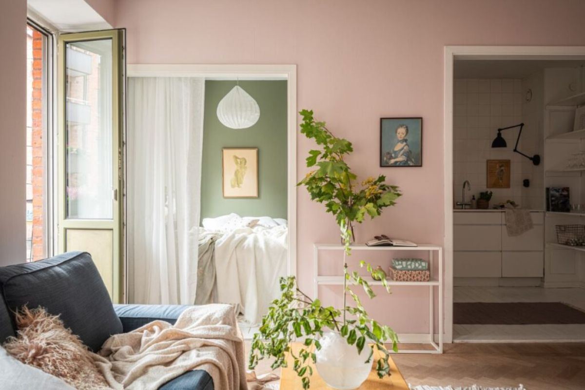 Studio apartment with niche