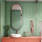 bagno piccolo soluzioni arredo Sospensioni e trasparenze per alleggerire il layout