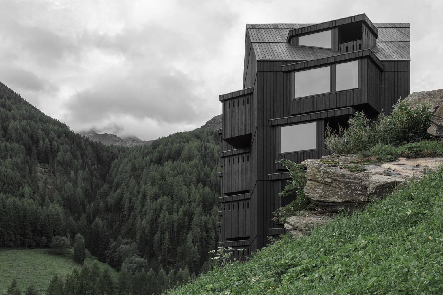 hotel di design firmati da studi italiani - Hotel Bühelwirt, Valle Aurina — Pedevilla Architects