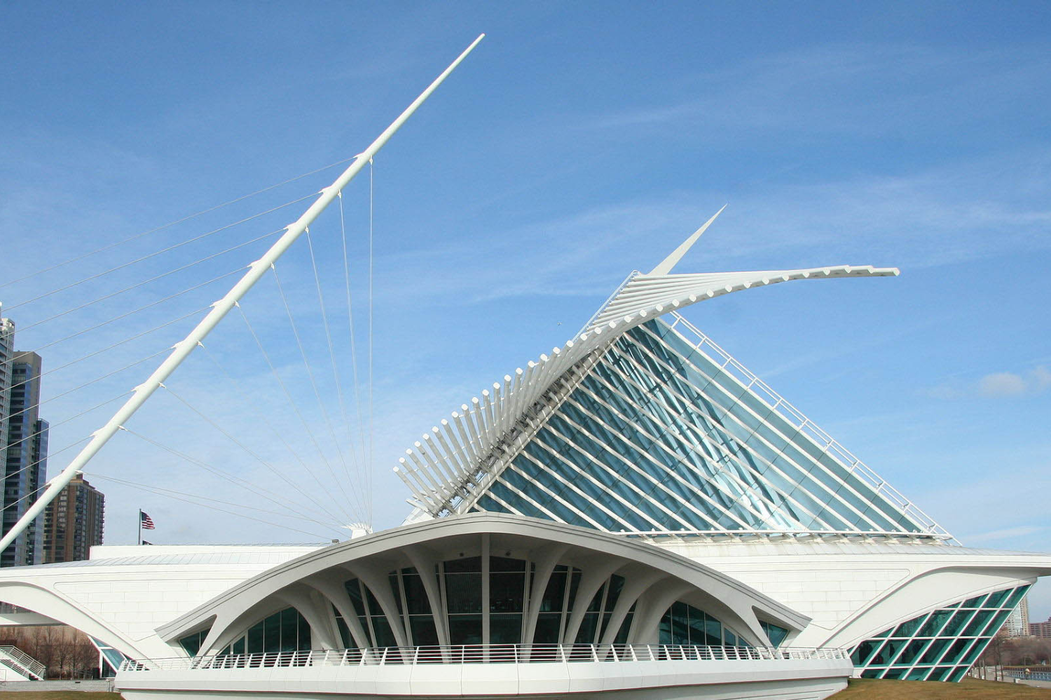 Milwaukee Art Museum Quadracci Pavilion by Santiago Calatrava with movable Burke Brise Soleil
