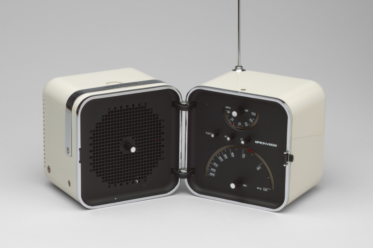 Radio TS502 l'elettronica può scomparire quando non serve