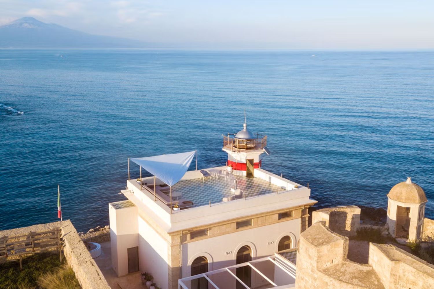 fari dove dormire sul mare italia Faro di Brucoli sicilia