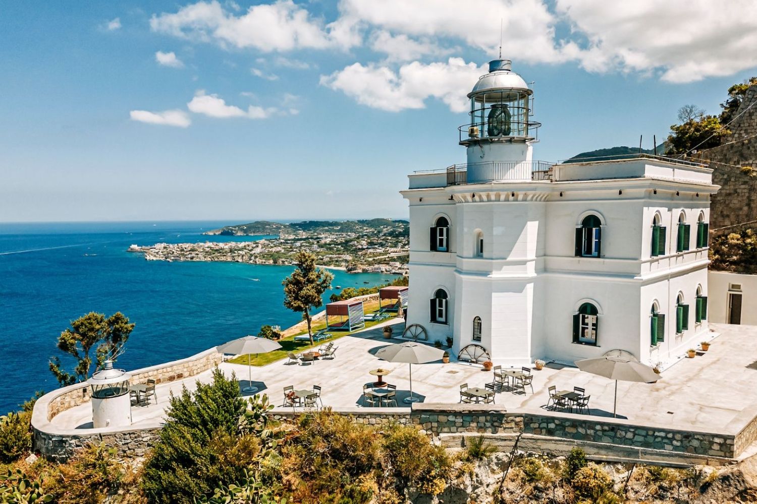 fari dove dormire sul mare italia - faro punta imperatore ischia
