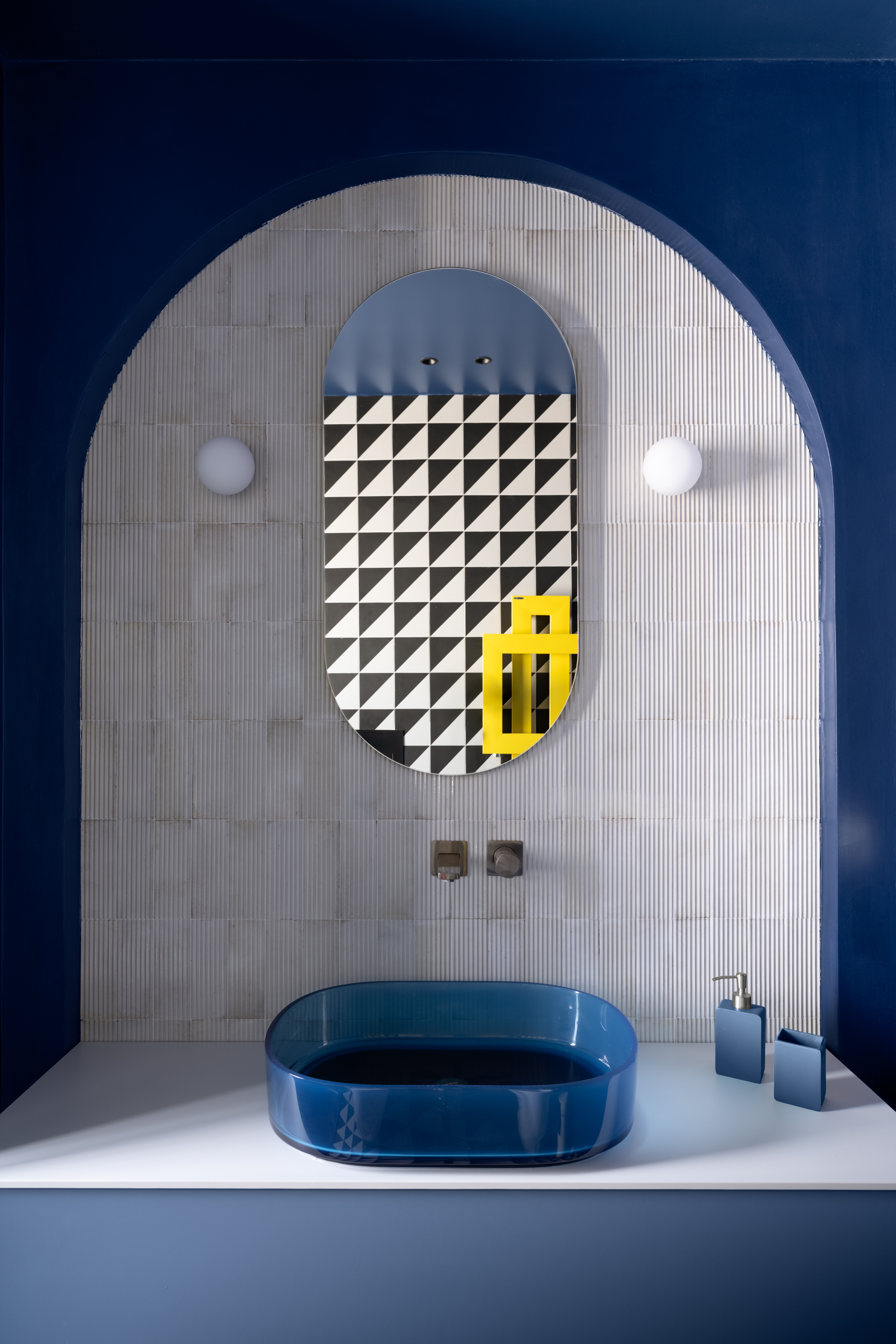 Bagno di Casa Kaleido a Napoli, progetto Area Dieci di Ciro Scognamiglio e Francesca Sannino
