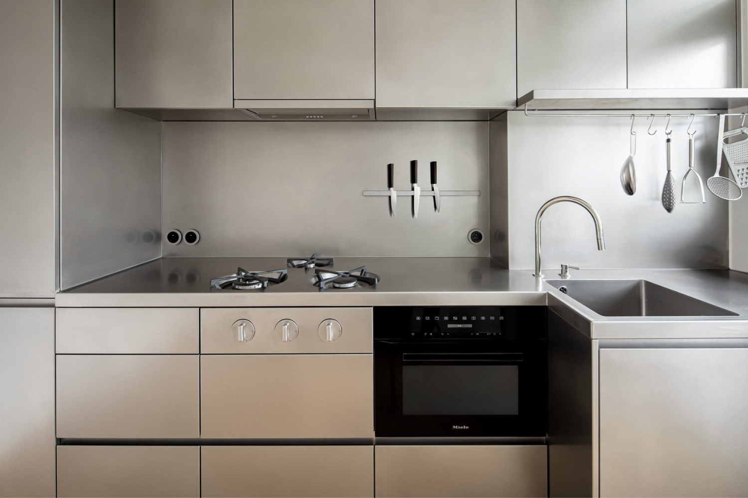 Cucine in acciaio inox il punto di incontro tra estetica e prestazioni