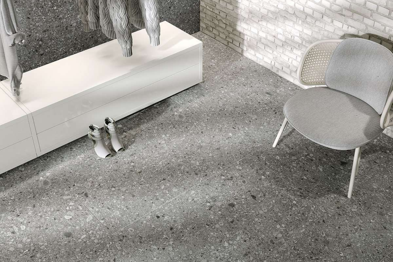Ceppo di Gré floors and walls used as continuous surfaces in contemporary interiors