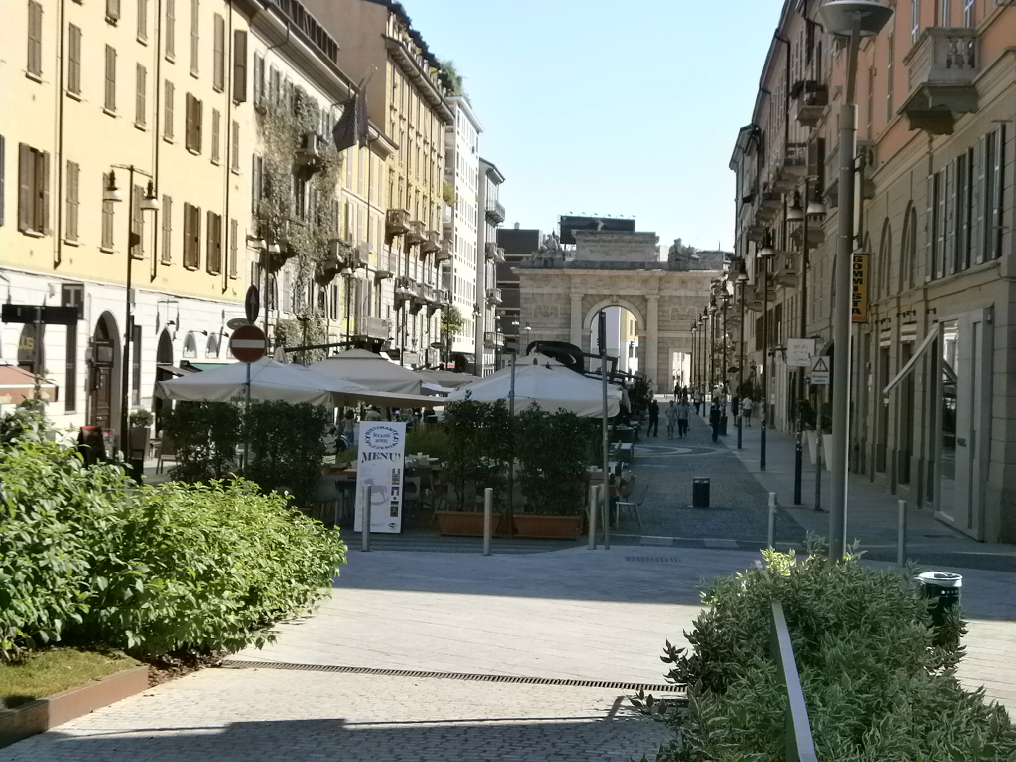 Corso Como a Milano con la prospettiva verso Porta Garibaldi