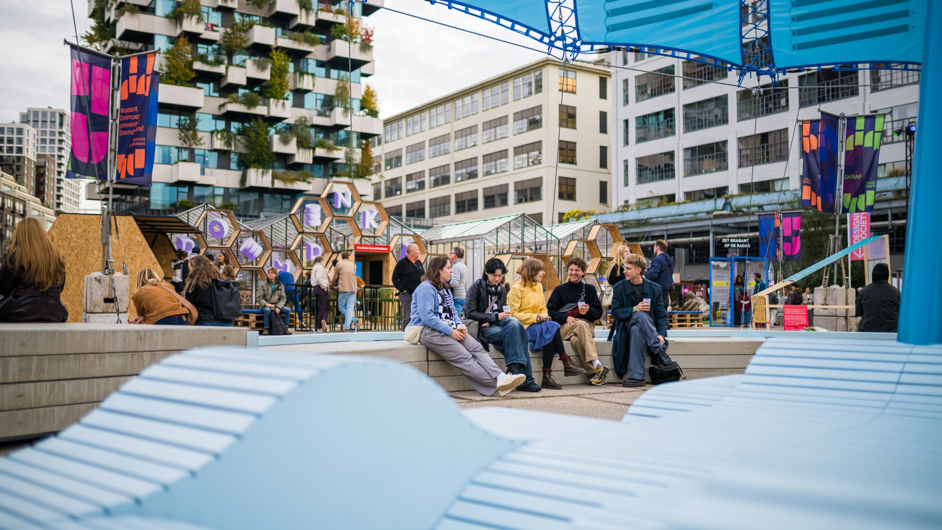 Ketelhuisplein durante Dutch Design Week 2025, fotografia d’archivio di Max Kneefel
