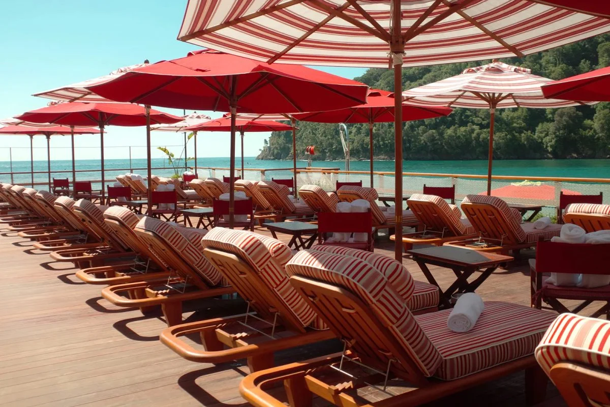 Arredo outdoor Il Giardino di Legno in un beach club