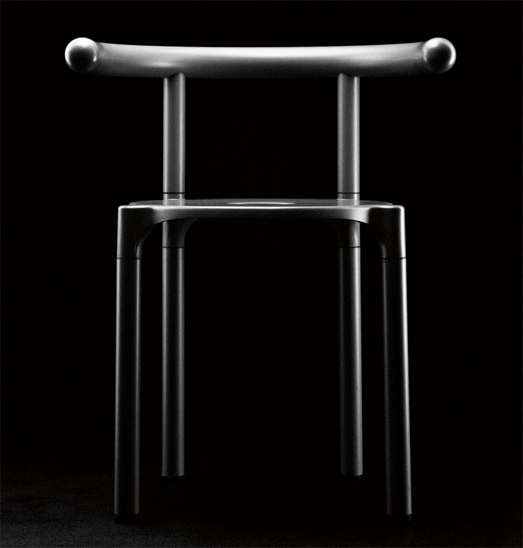 Sedia Kartell in plastica progettata da Anna Castelli Ferrieri