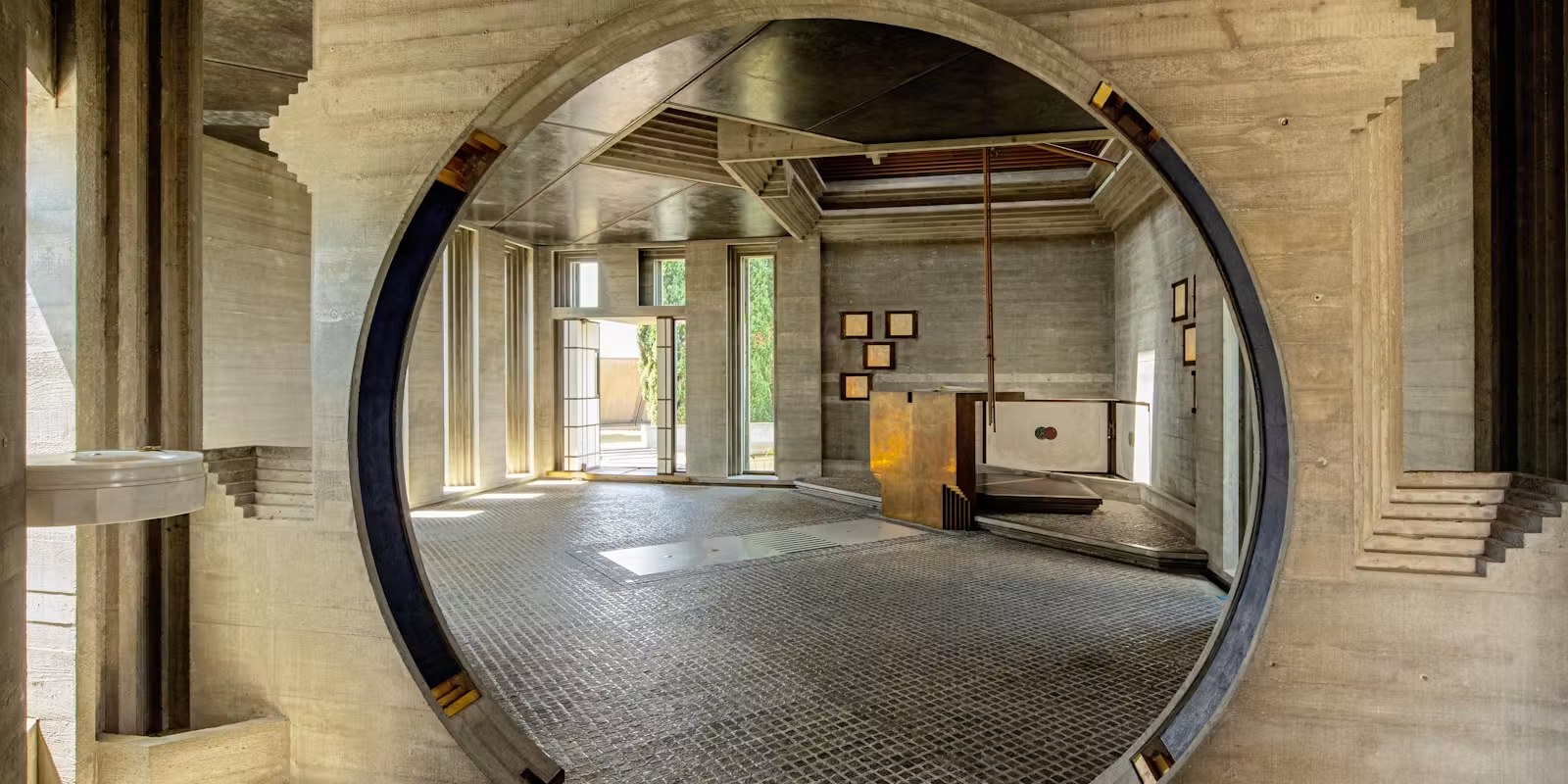Apertura circolare nel Memoriale Brion di Carlo Scarpa