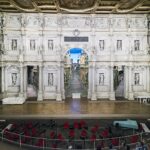 Scena del Teatro Olimpico di Vicenza con le prospettive della città ideale