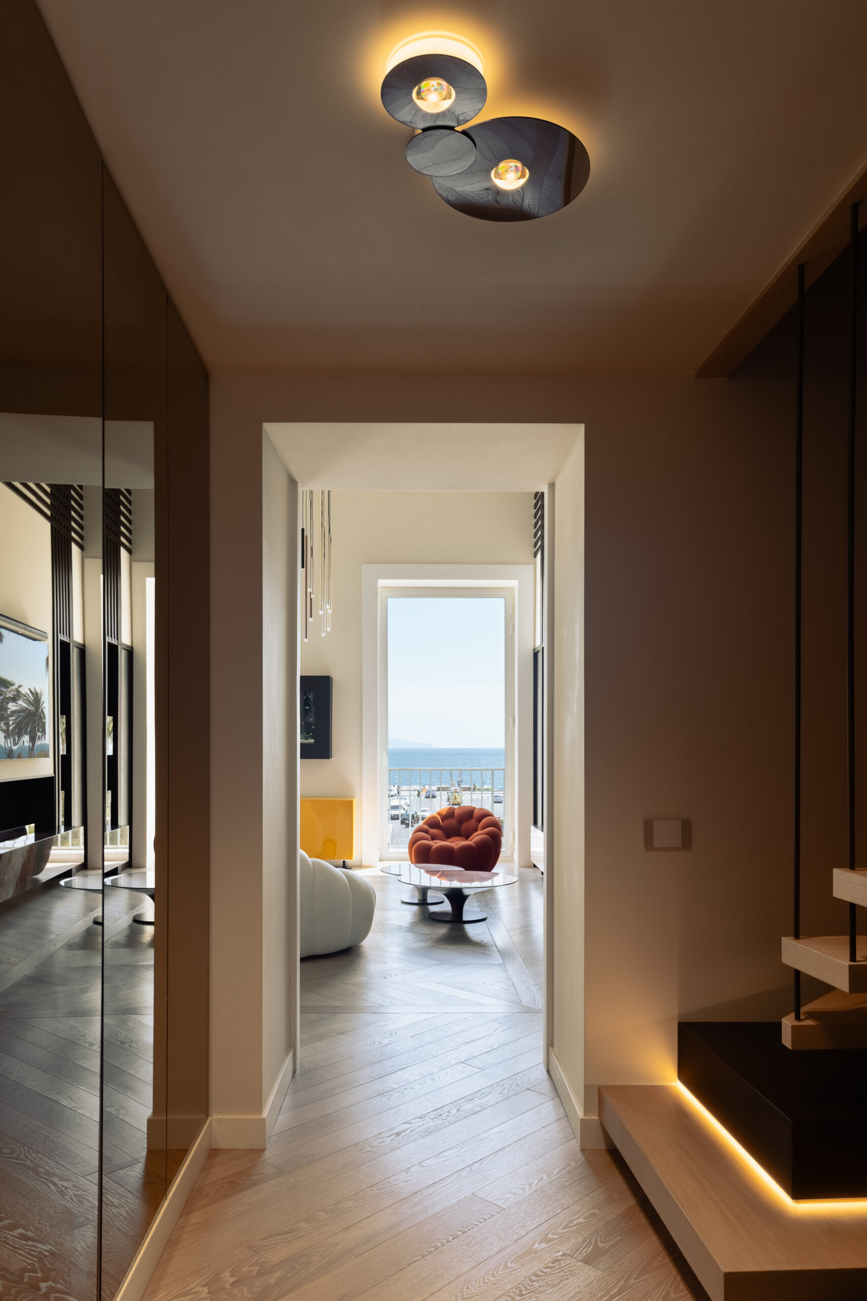 Interni dell’appartamento a Palazzo Ravaschieri di Satriano progettato da NP Architects a Napoli