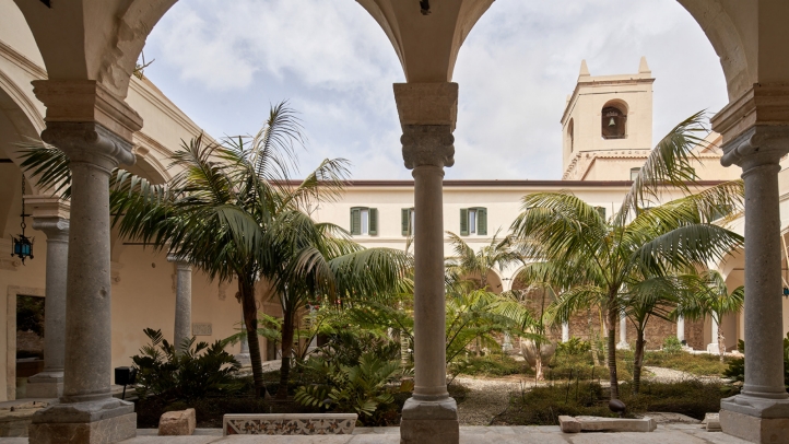 Il chiostro del San Domenico Palace di Taormina, cinquantesimo nella classifica 2026