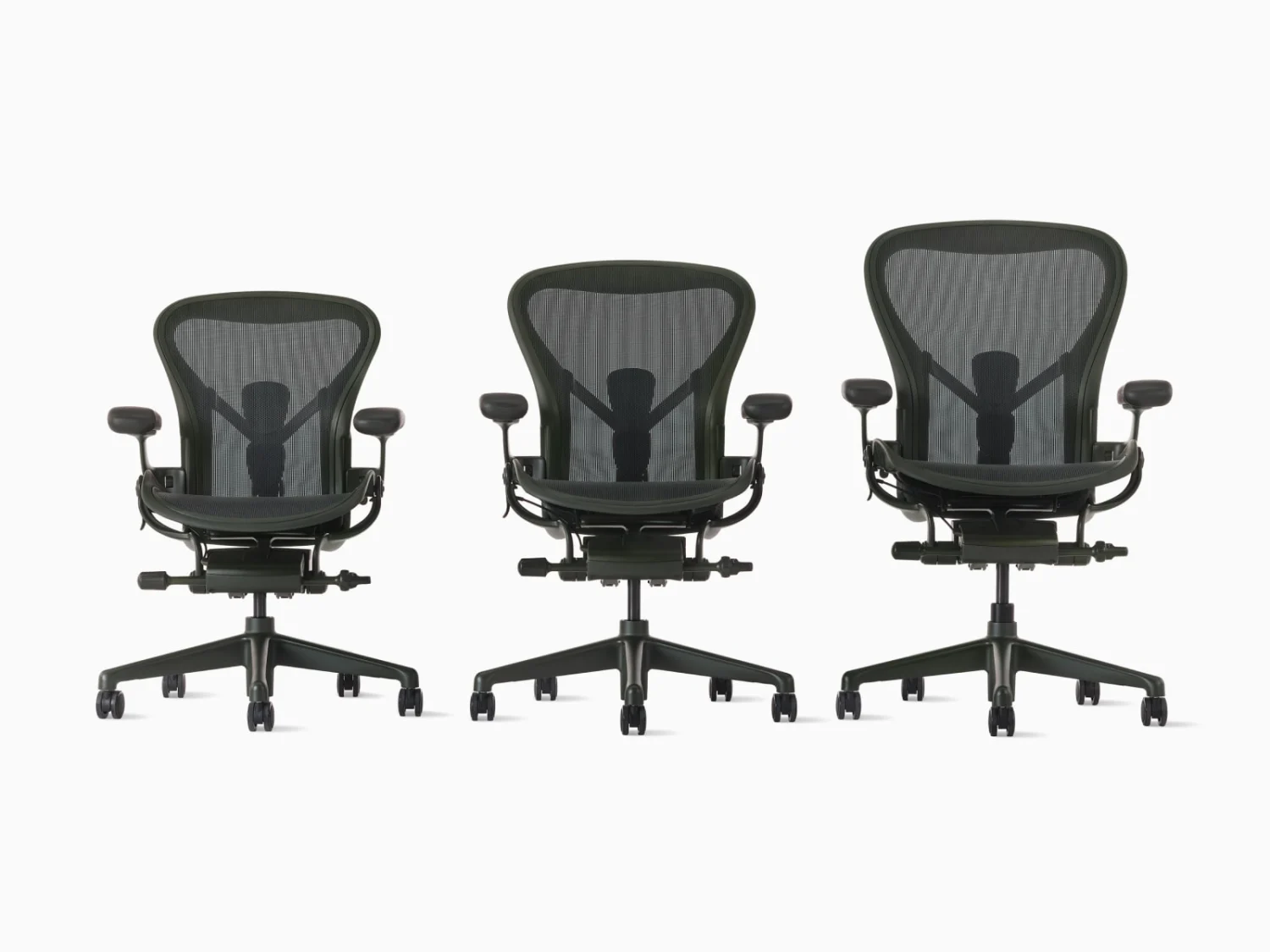 Sedia Aeron di Herman Miller con rete Pellicle grafite in una postazione di lavoro