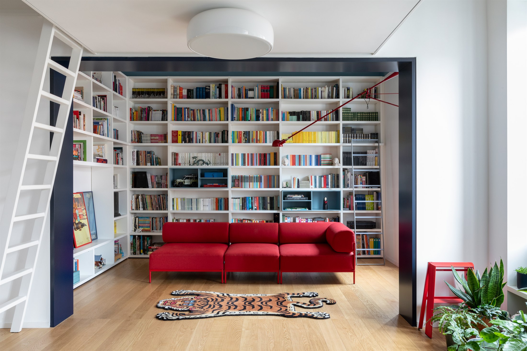 Living di A12 Apartment a Roma progettato da DKA