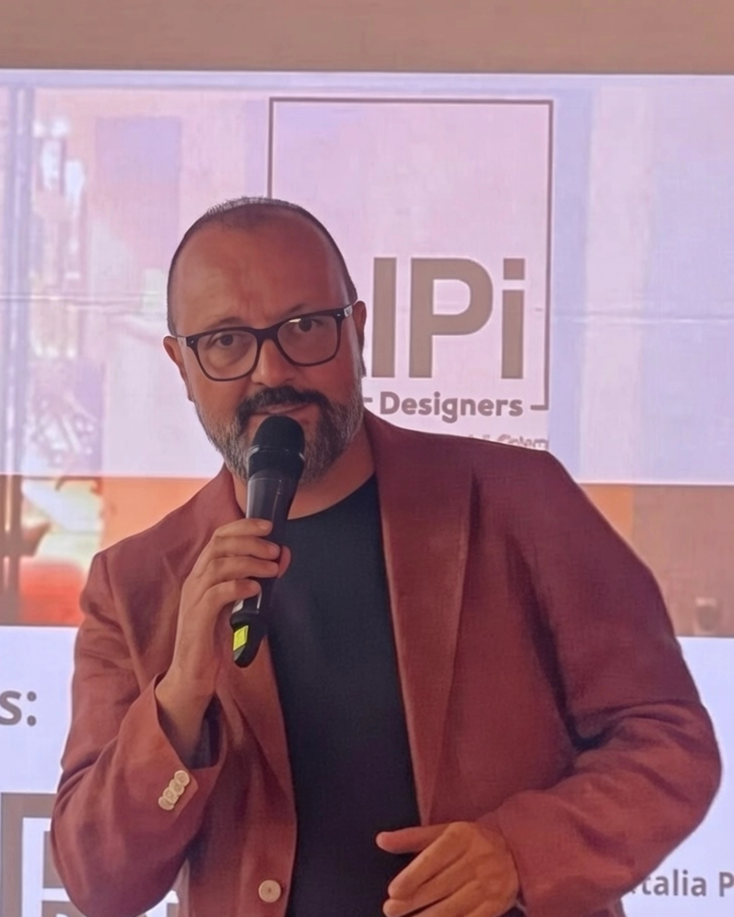 Antonio De Antonis durante un incontro AIPI