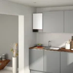 Caldaia murale Viessmann inserita in una cucina contemporanea