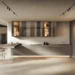 Cucina sospesa a parete con penisola, pensili in vetro e pavimento chiaro