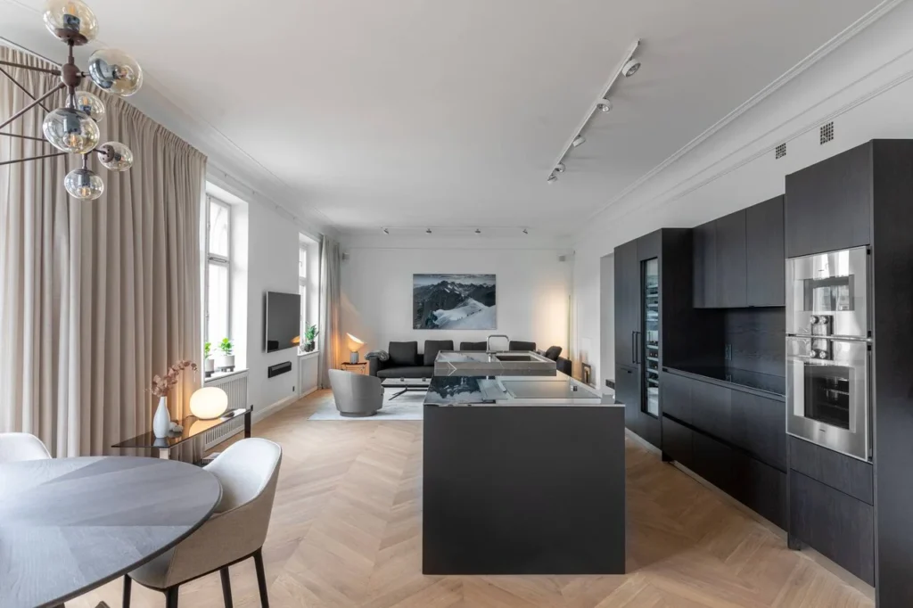 Cucina Binova contemporanea con isola aperta sul living