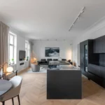 Cucina Binova contemporanea con isola aperta sul living