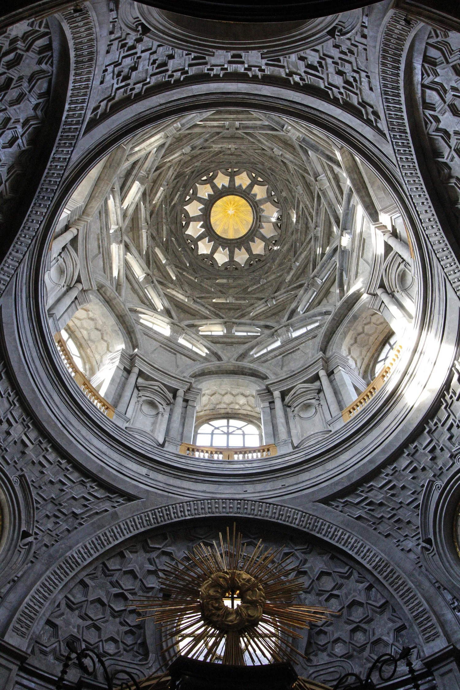 La cupola della Cappella della Sindone di Guarino Guarini vista dall'interno