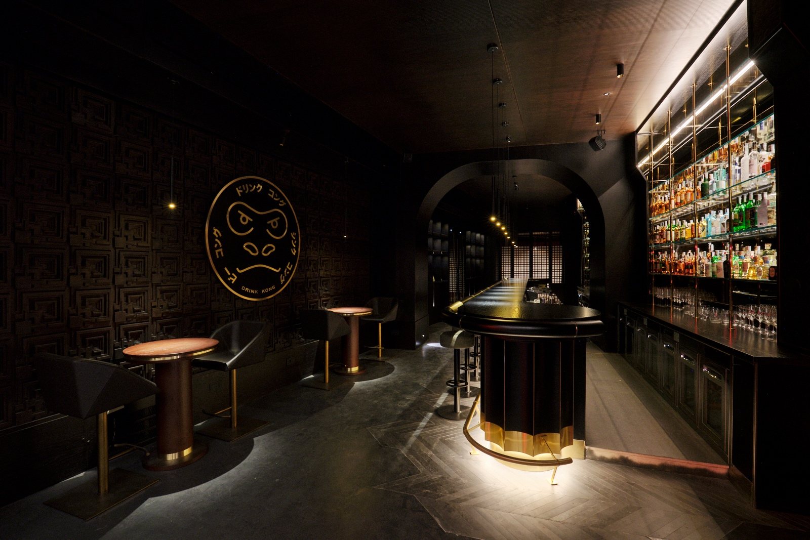 Bancone e sala di Drink Kong Campo Marzio a Roma progettato da Roberto Antobenedetto