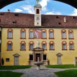 Il cortile della Hofburg di Bressanone con le logge rinascimentali