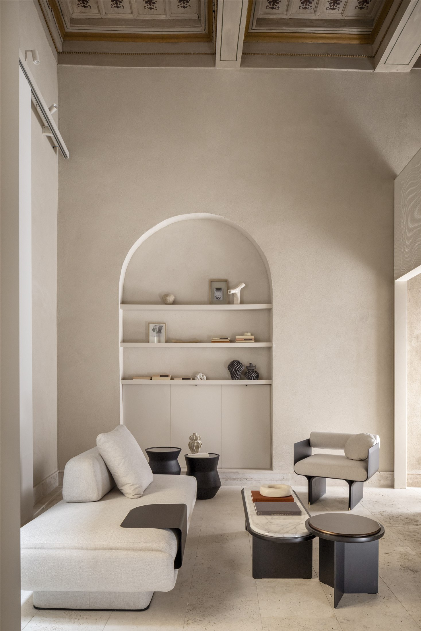 Lounge di Hotel Trame tra soffitti storici e arredi contemporanei