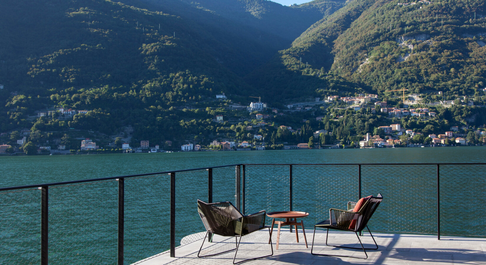 Terrazza dell’hotel Il Sereno a Torno affacciata sul Lago di Como
