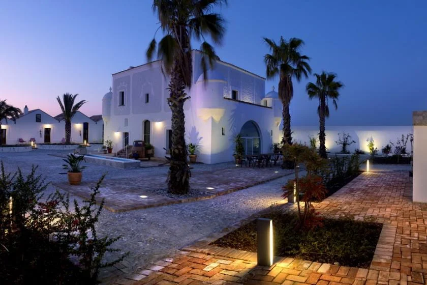 Masseria Torre Fiore a Pisticci illuminata la sera, masseria fortificata del Cinquecento in Basilicata