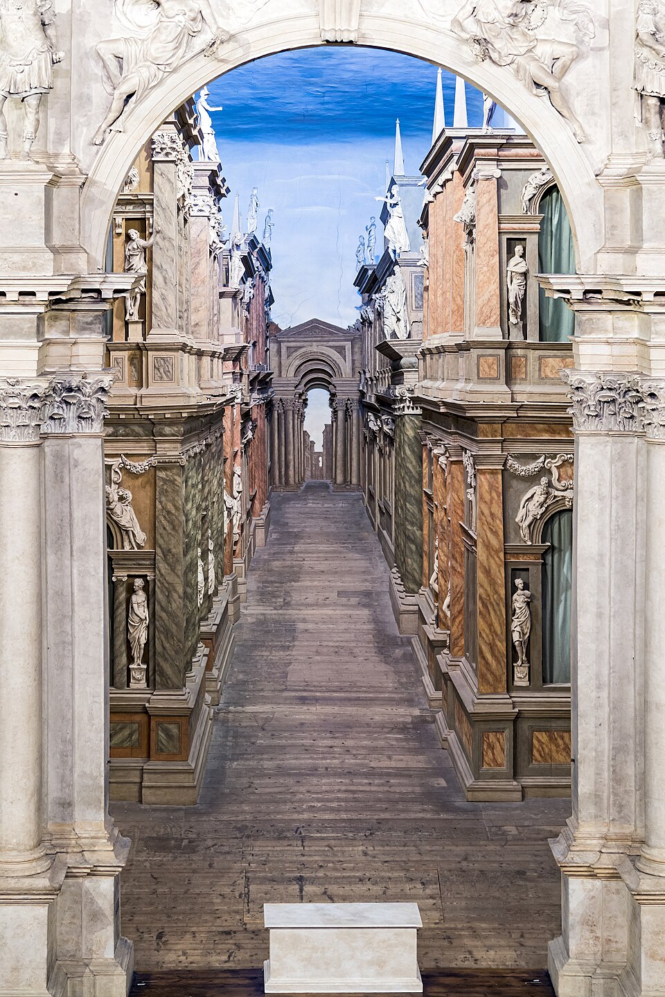 Porta Regia at the Teatro Olimpico in Vicenza, framing Vincenzo Scamozzi’s perspective scenery